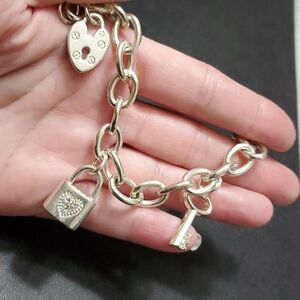 Silver tone lock charm bracelet 7"